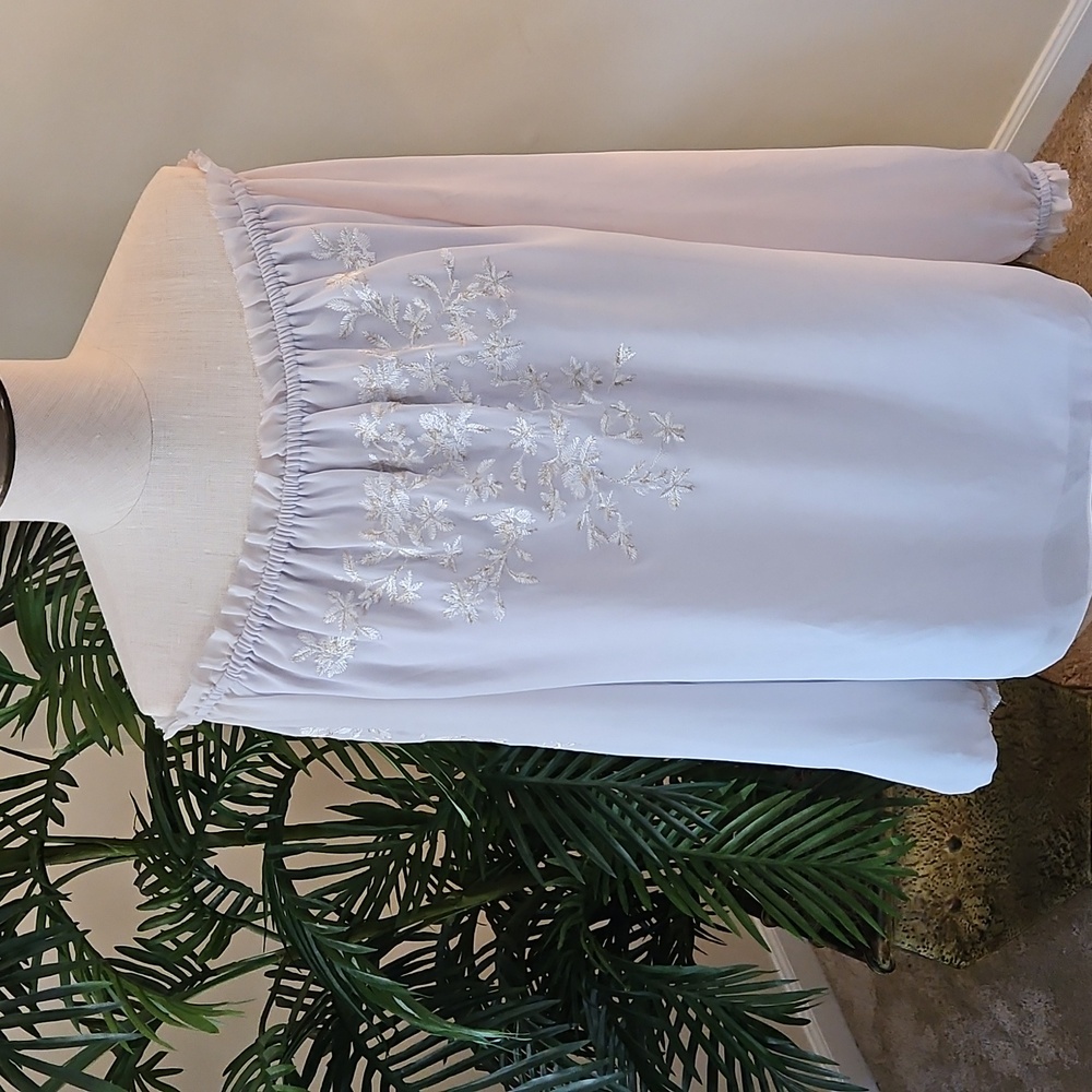 WHBM LS bls with embroidered detail